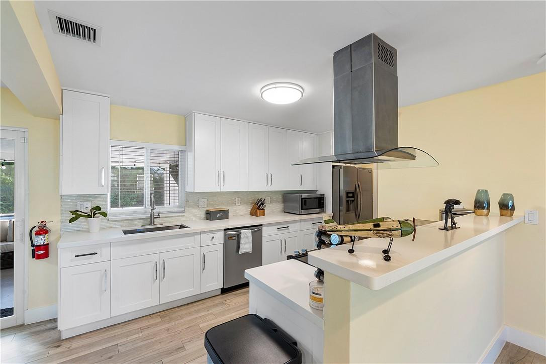 5111 Northeast 27th Terrace Lighthouse Point, FL 33064 - Photo 4 of 40 Photo 4