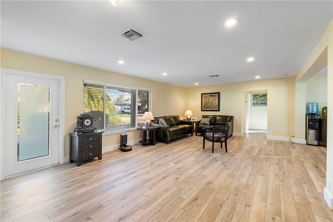 5111 Northeast 27th Terrace Lighthouse Point, FL 33064 - Photo 6 of 40 Photo 6