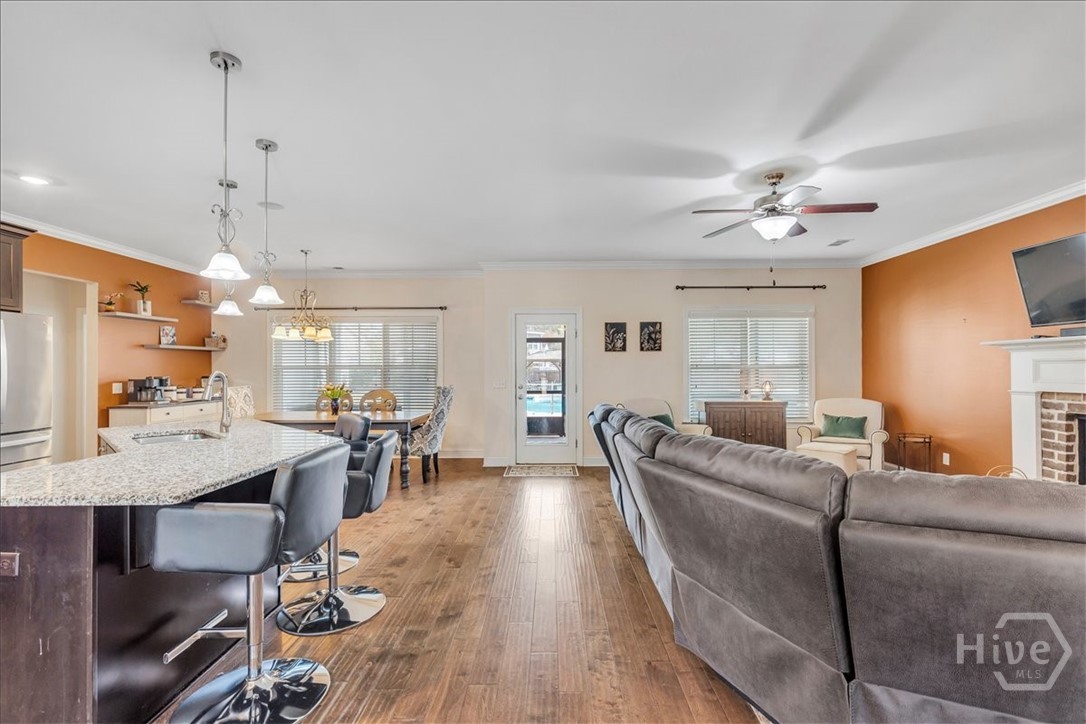 Open concept family/kitchen/dining