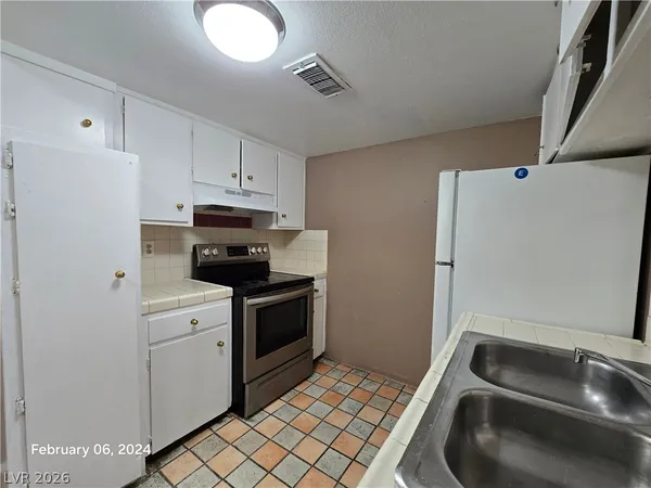 $995 | 505 Mckellar Circle, Unit 1, Las Vegas, NV 89119