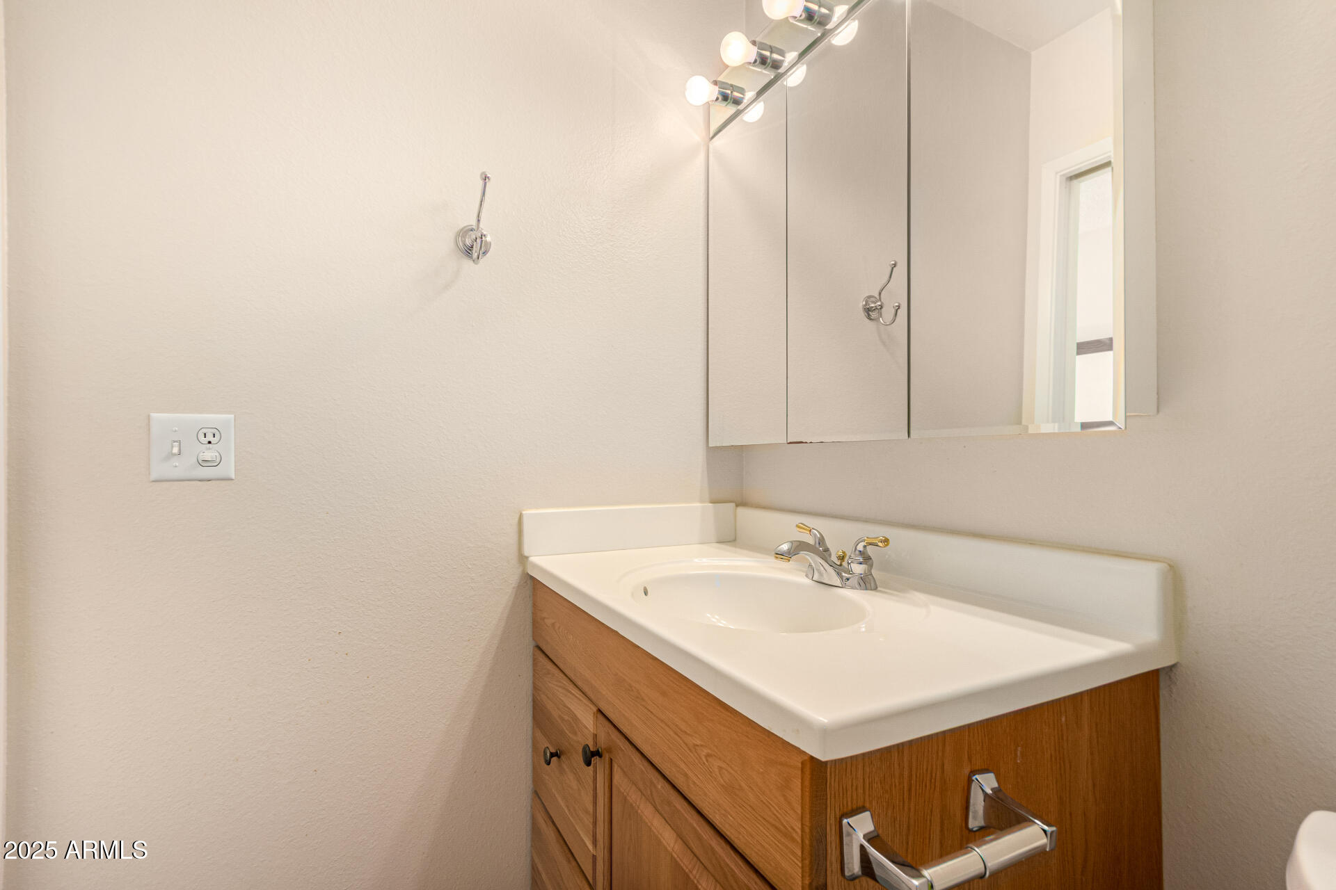 641 South Power Road, Unit 364 Mesa, AZ 85206 - Photo 20 of 32 a bathroom with a sink vanity and a mirror