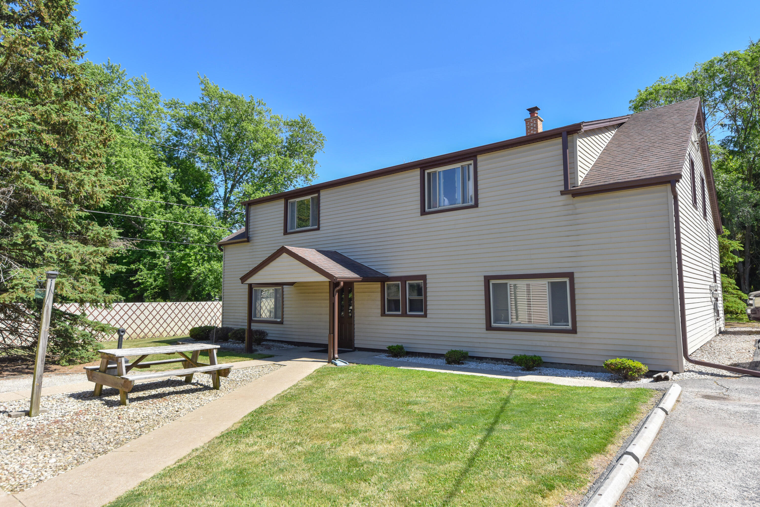 N96W20275 County Line Road Menomonee Falls, WI 53051 - Photo 3 of 53 DSC_9201-2