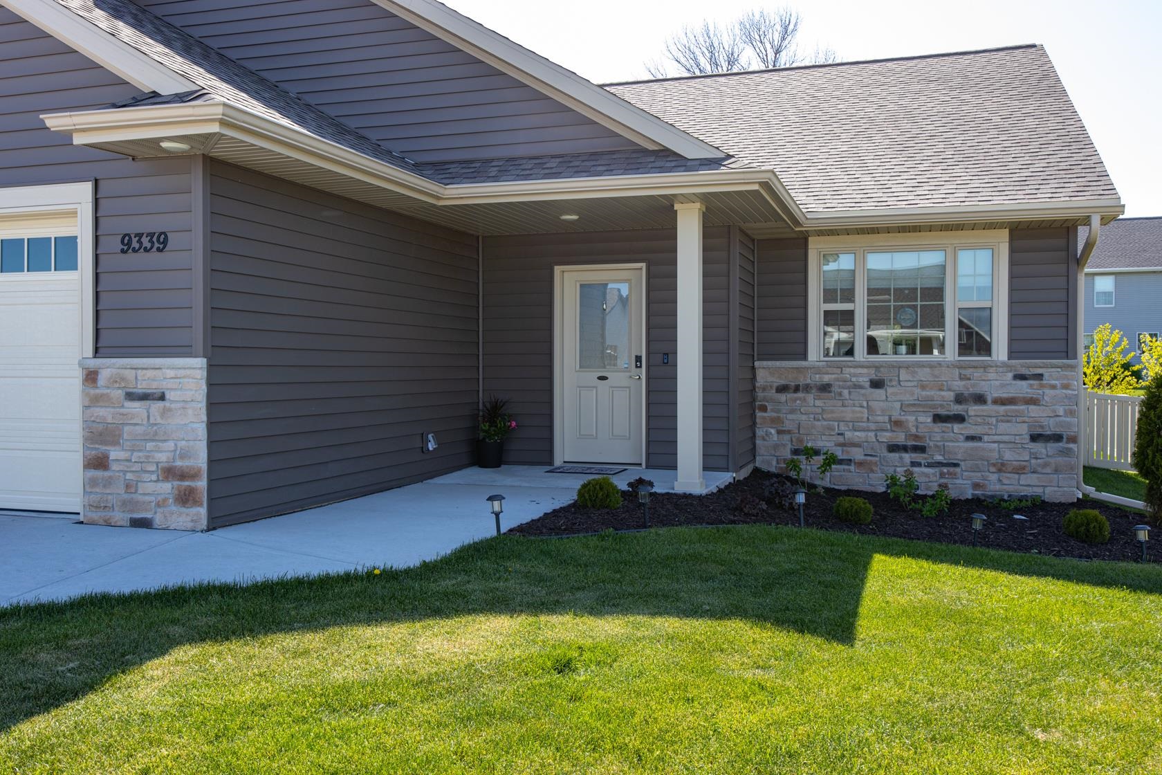N9339 Gemstone Court Appleton, WI 54915 - Photo 4 of 34