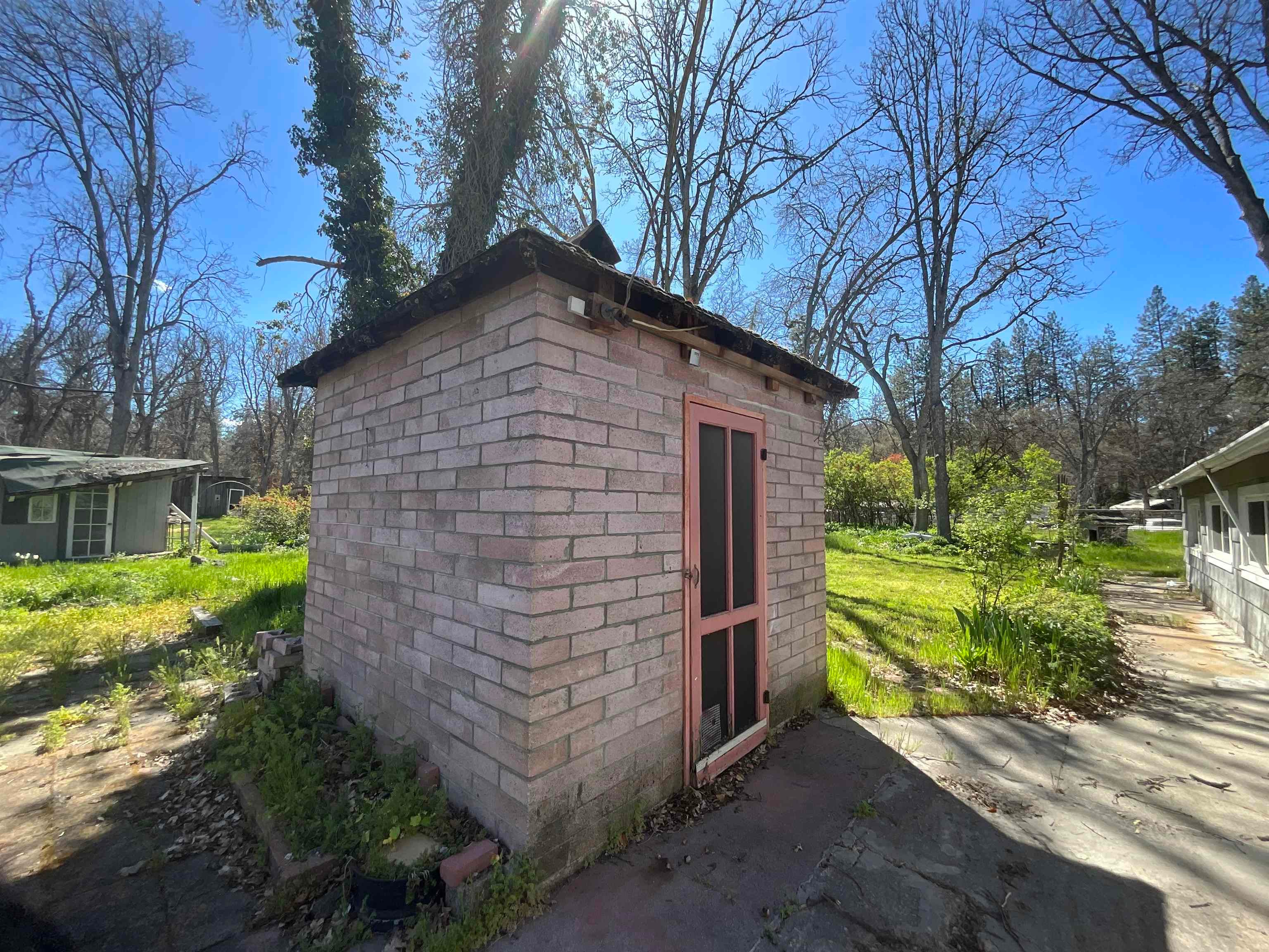 404 Dewitt Park Road Yreka, CA 96097 - Photo 34 of 37 Gallery Image 34