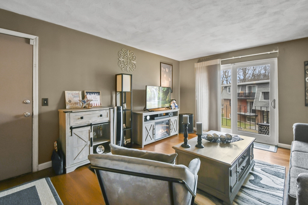176 Maple Avenue, Unit 428 Rutland, MA 01543 - Photo 3 of 17 Gallery Image 3
