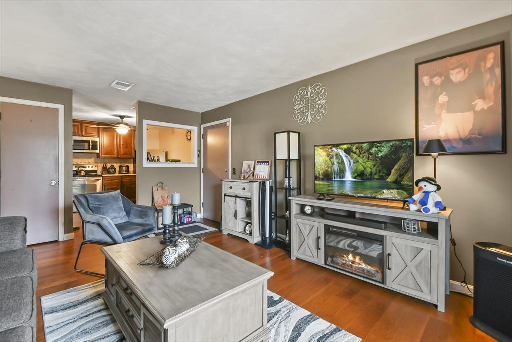 176 Maple Avenue, Unit 428 Rutland, MA 01543 - Photo 5 of 17 Gallery Image 5