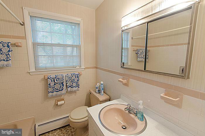 6717 Campfield Road Baltimore, MD 21207 - Photo 14 of 30 Bath
