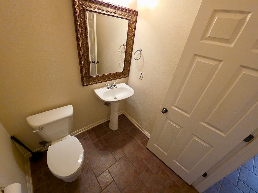 1103 Seton Hall Lane Pflugerville, TX 78660 - Photo 16 of 32 Half bath featuring