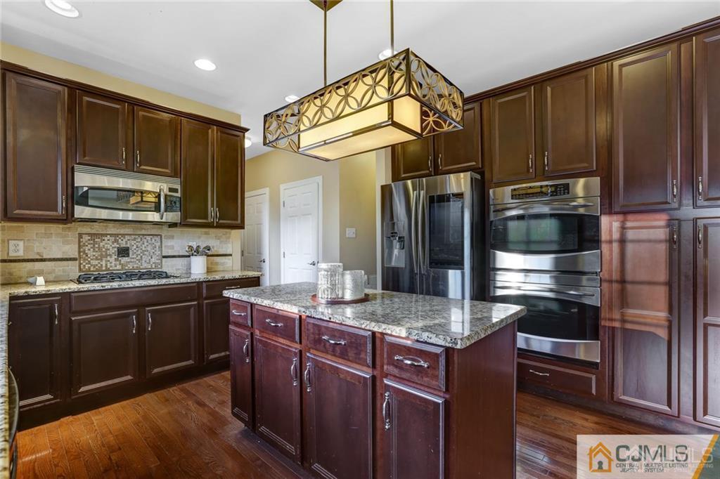 27 Rouser Way Hillsborough, NJ 08844 - Photo 4 of 29 Gallery Image 4