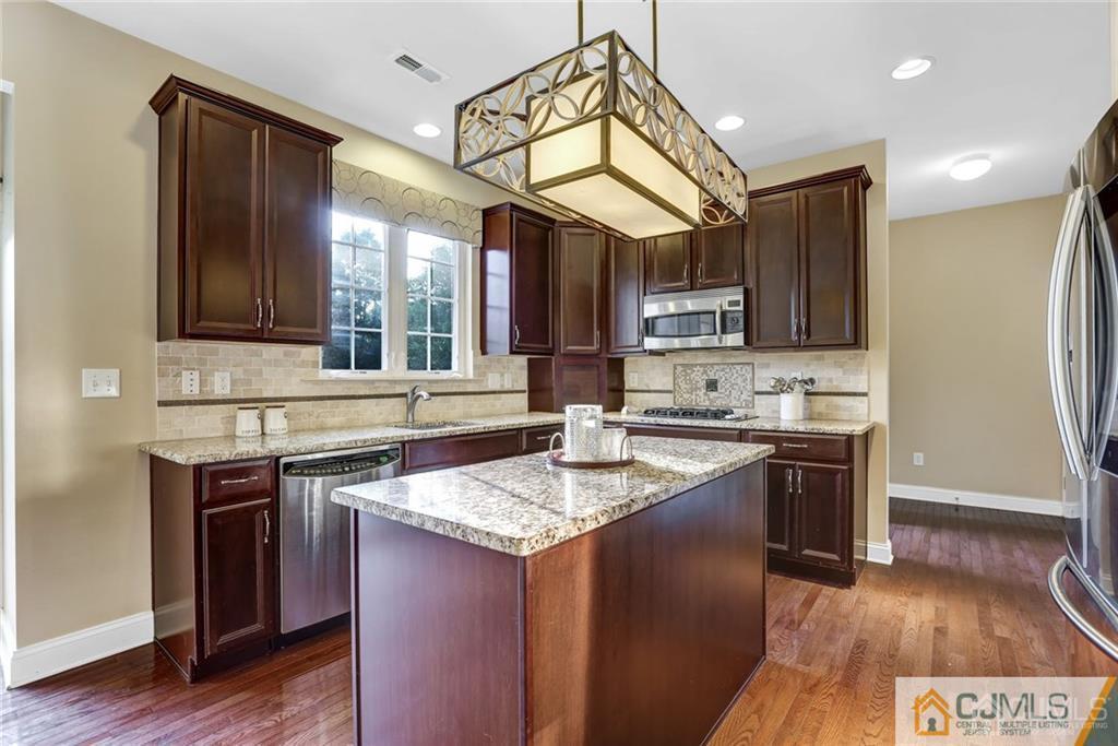 27 Rouser Way Hillsborough, NJ 08844 - Photo 6 of 29 Gallery Image 6