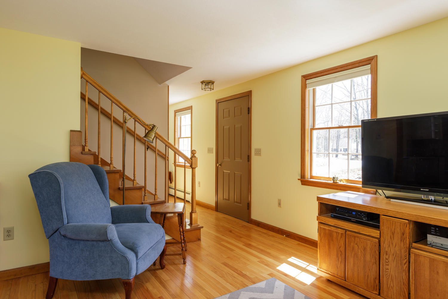 37 Middle Road Kennebunk, ME 04043 - Photo 12 of 32 Living Room
