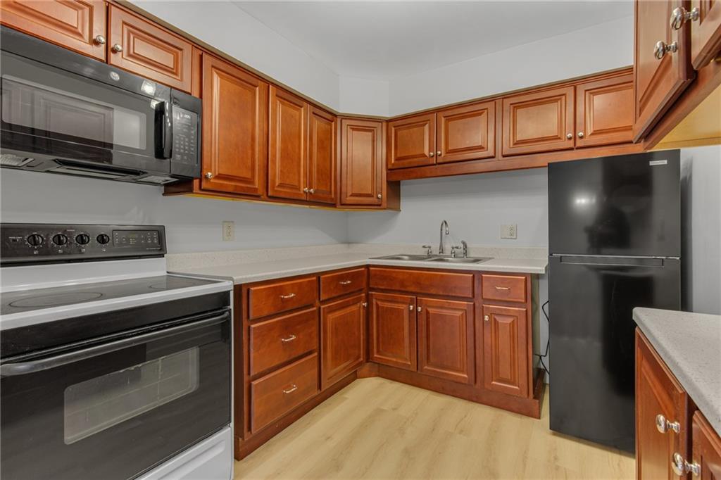 61 Darlington Road, Unit A18 Beaver Falls, PA 15010 - Photo 6 of 16 Kitchen w/ Included Appliances
