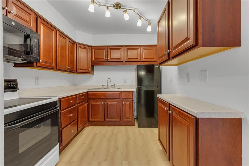 61 Darlington Road, Unit A18 Beaver Falls, PA 15010 - Photo 7 of 16 Kitchen