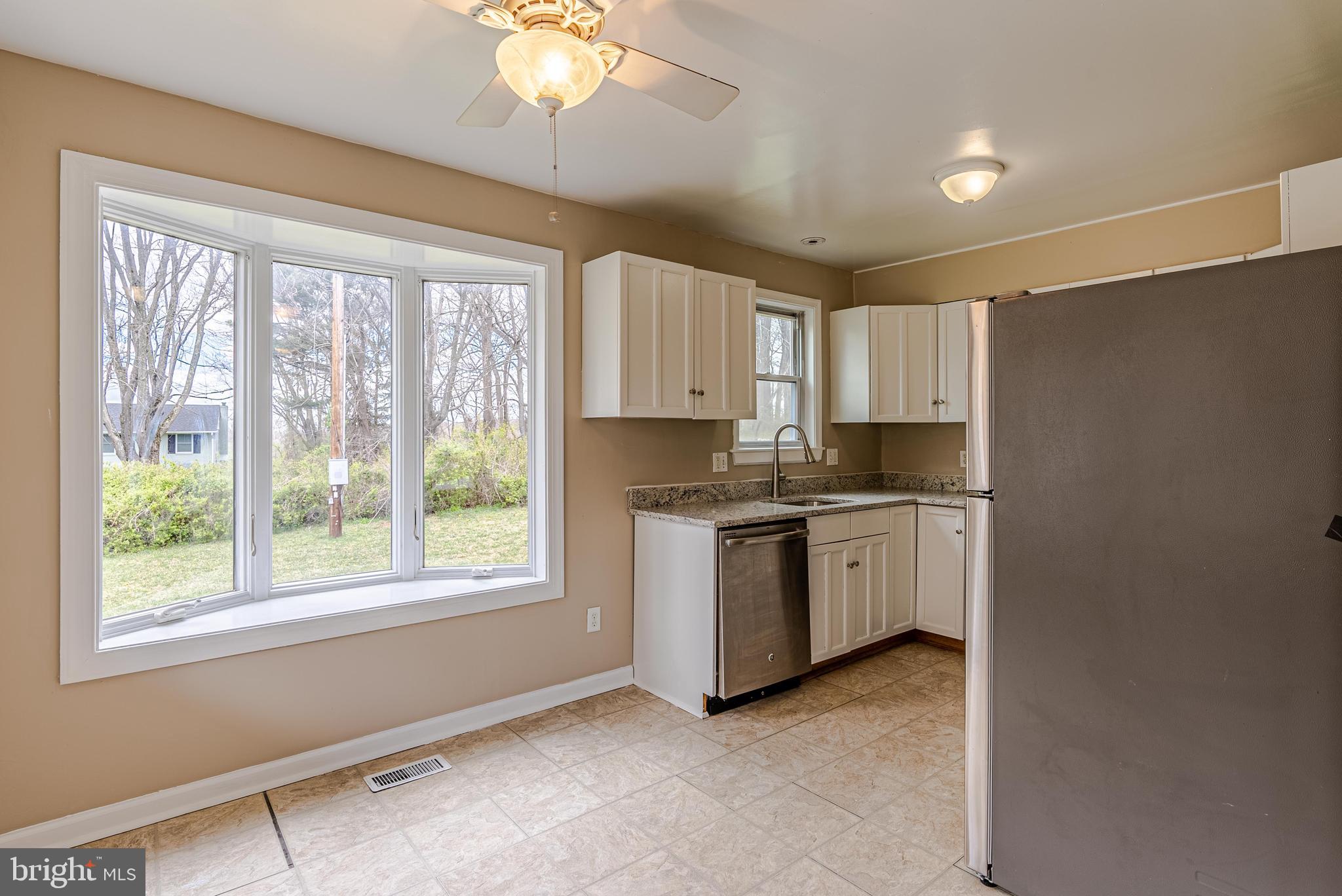 18610 Jerusalem Church Road Poolesville, MD 20837 - Photo 11 of 28 Dining room Pic 1