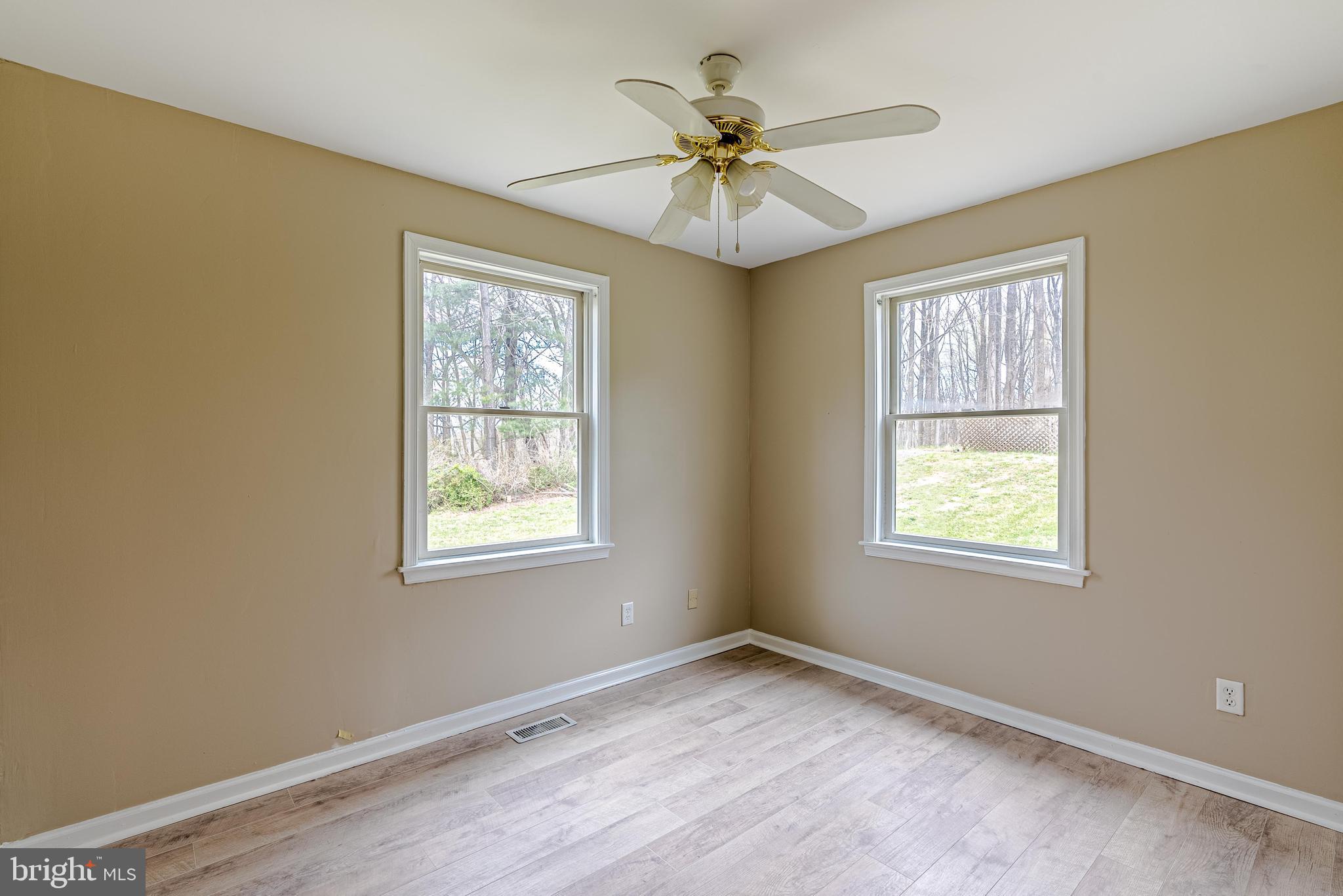 18610 Jerusalem Church Road Poolesville, MD 20837 - Photo 13 of 28 1st floor bedroom