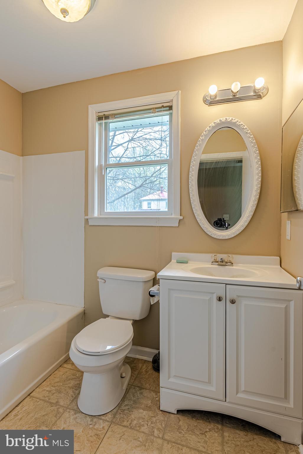 18610 Jerusalem Church Road Poolesville, MD 20837 - Photo 14 of 28 1st floor full bathroom