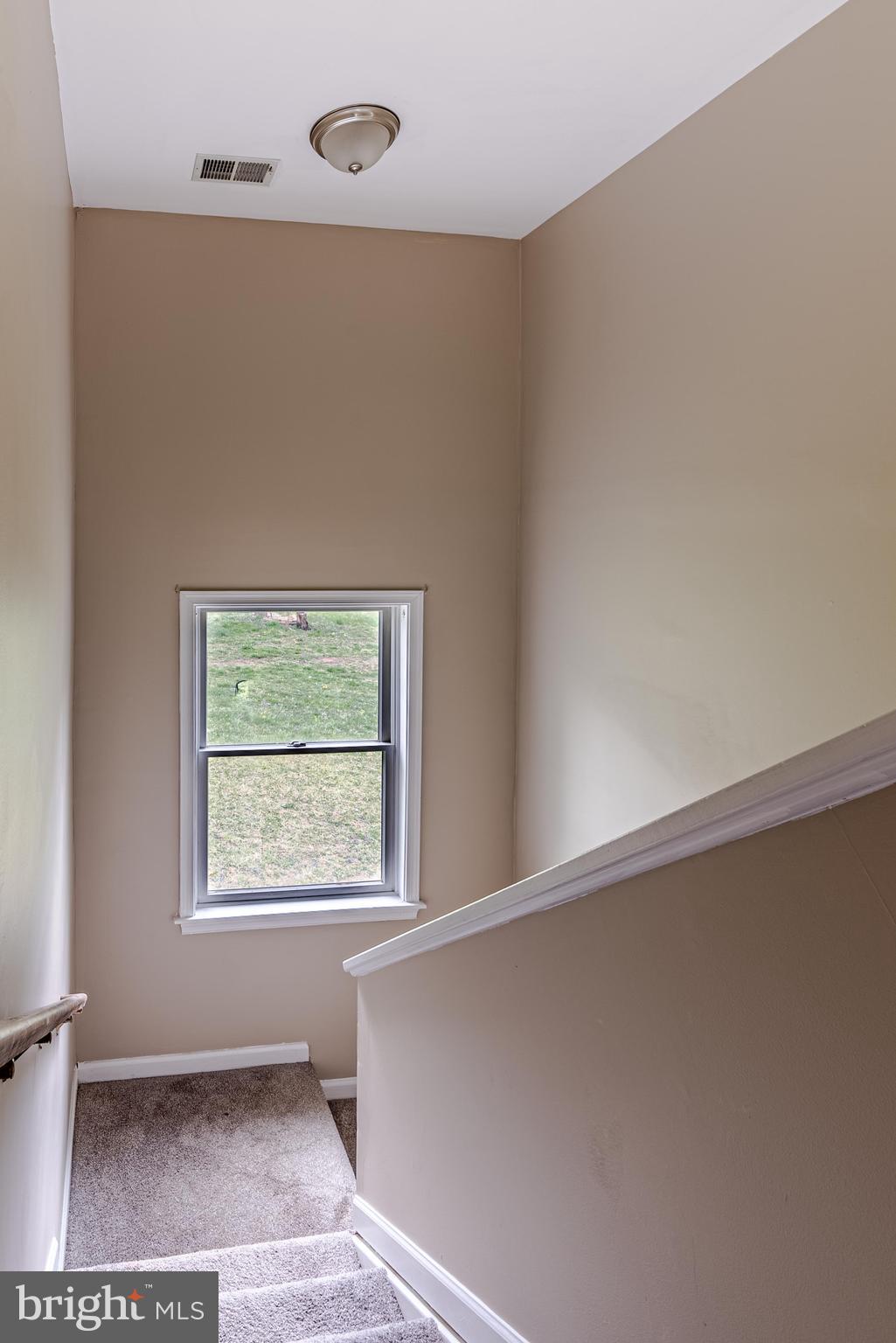 18610 Jerusalem Church Road Poolesville, MD 20837 - Photo 19 of 28 Stairwell