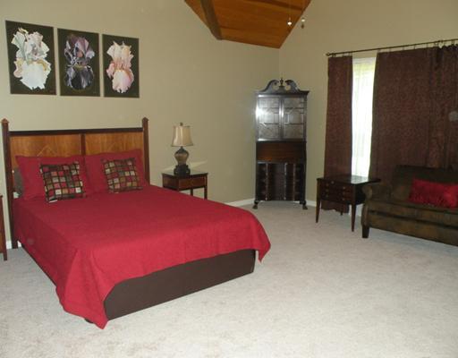 459 McCombs Road Venetia, PA 15367 - Photo 12 of 18 Master Bedroom.