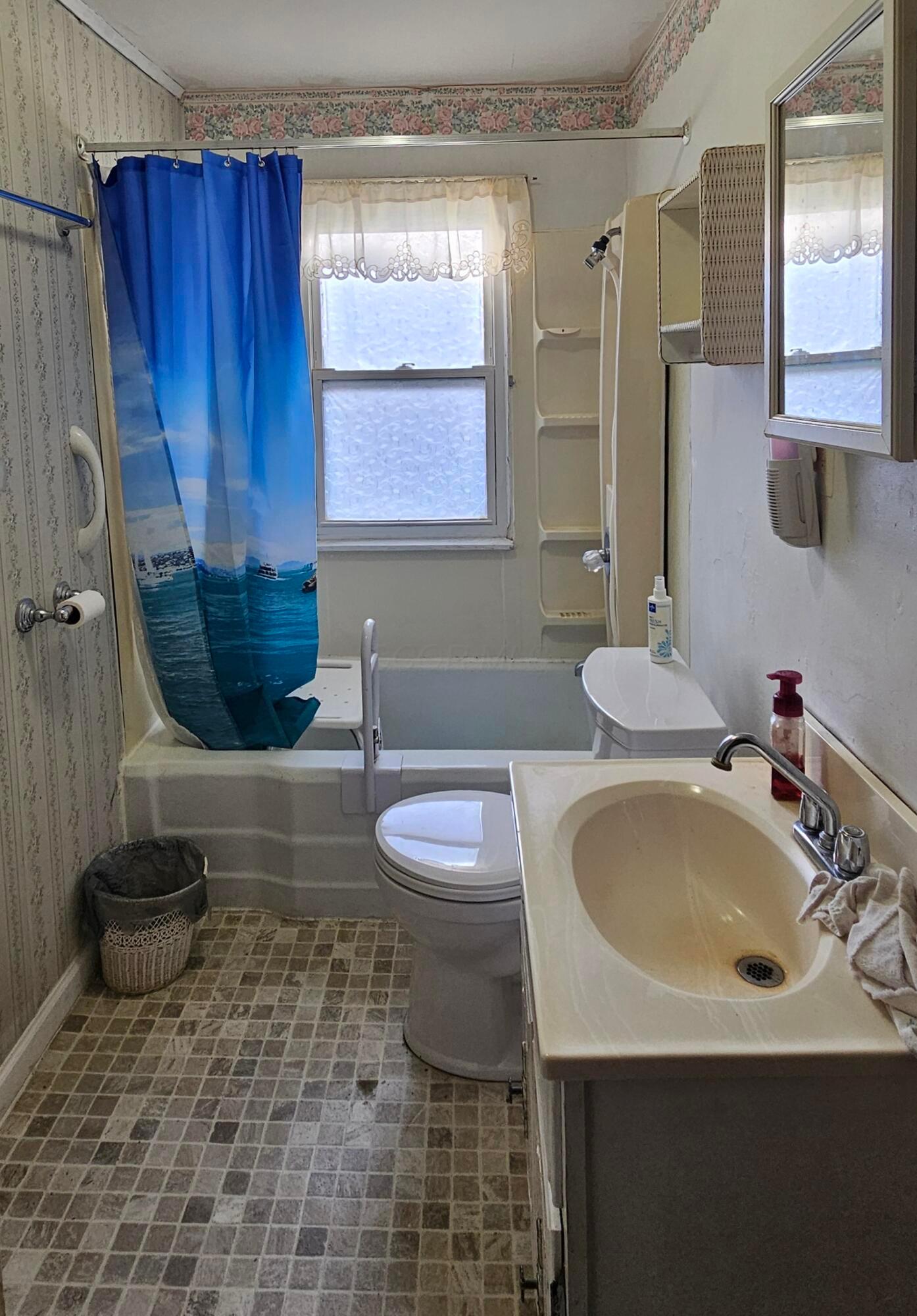 301 Witte Street Lancaster, OH 43130 - Photo 11 of 12 bathroom