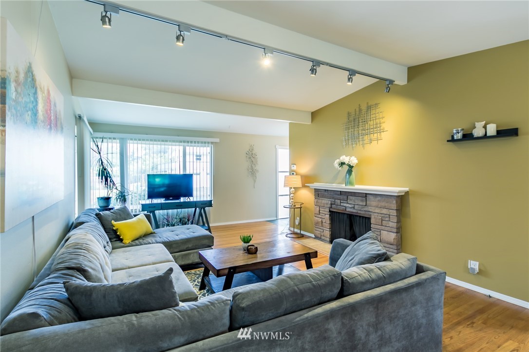 2907 Northeast 8th Place Renton, WA 98056 - Photo 2 of 16