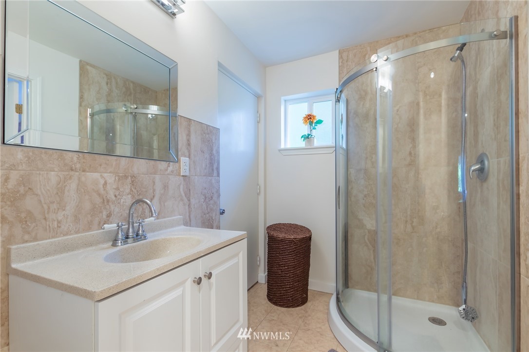 2907 Northeast 8th Place Renton, WA 98056 - Photo 11 of 16