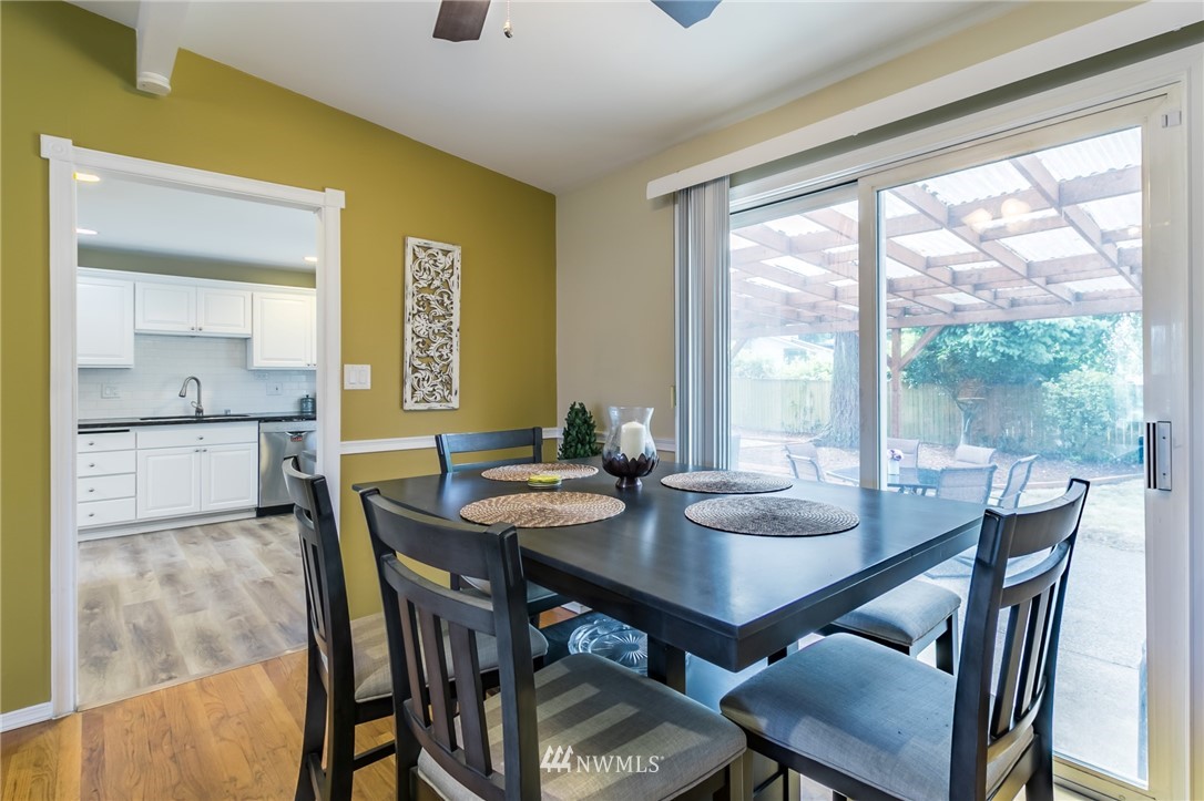 2907 Northeast 8th Place Renton, WA 98056 - Photo 4 of 16