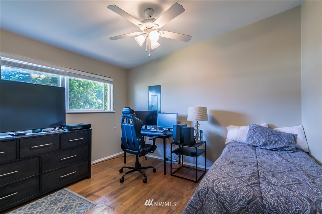 2907 Northeast 8th Place Renton, WA 98056 - Photo 6 of 16