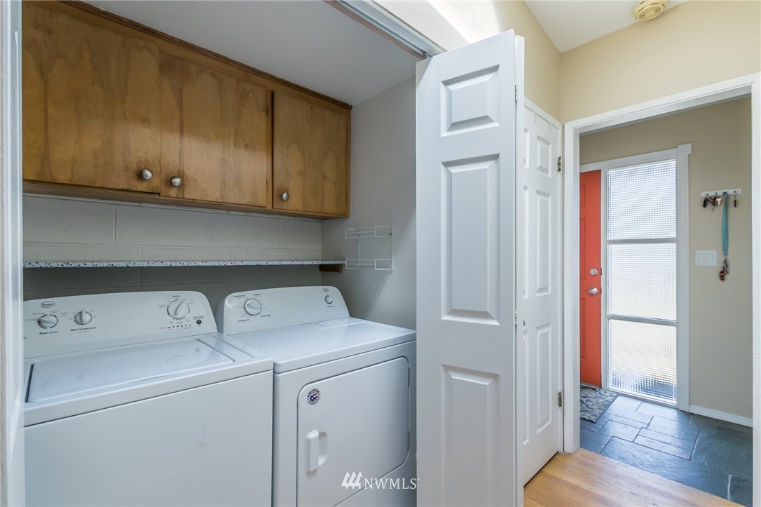 2907 Northeast 8th Place Renton, WA 98056 - Photo 7 of 16