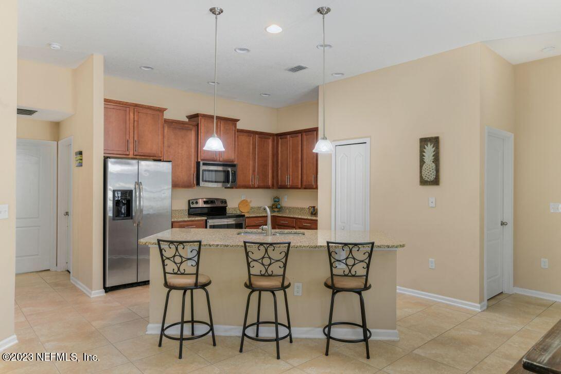 96573 Commodore Point Drive Yulee, FL 32097 - Photo 10 of 29 kitchen bar