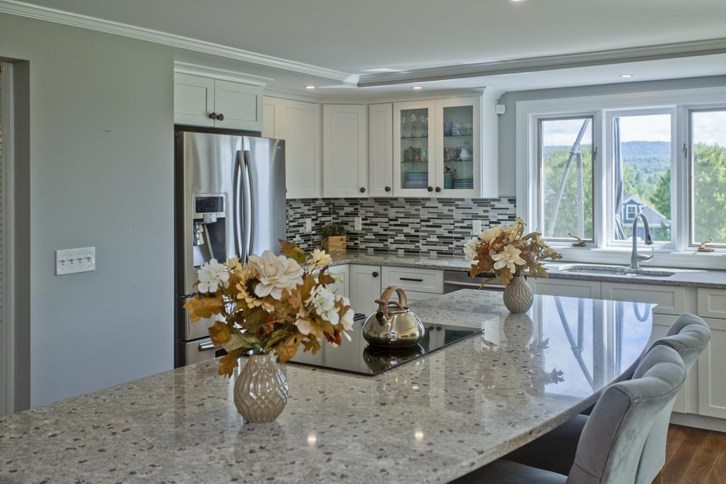 916 South East Street Amherst, MA 01002 - Photo 13 of 42