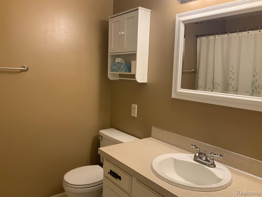 599 West Pierson Road Flushing, MI 48433 - Photo 8 of 24