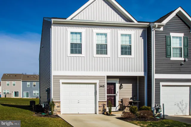 $265,500 | 345 Maple Run Drive, York, PA 17404