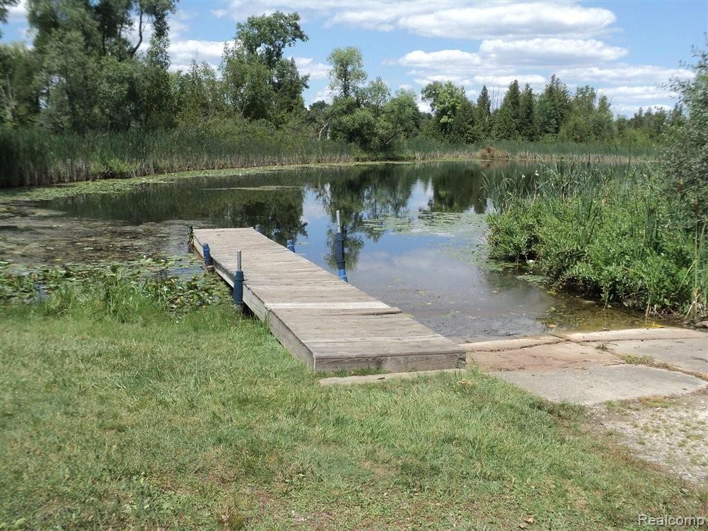 9689 Pine Knob Road Clarkston, MI 48348 - Photo 13 of 17 2 docks included
