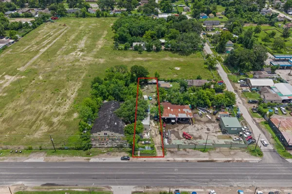 an aerial view of a residential houses with yard