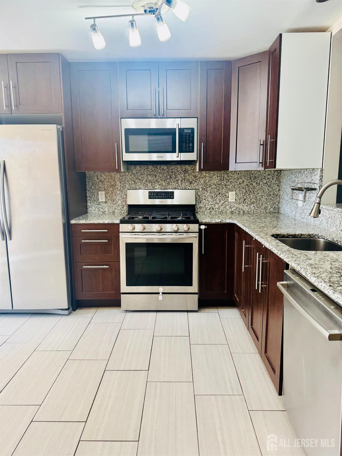 171 Nebula Road Piscataway, NJ 08854 - Photo 2 of 19