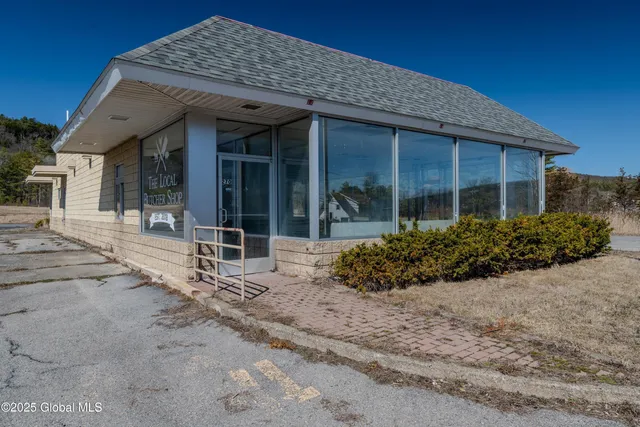 $250,000 | 270 Broadway, Whitehall, NY 12887