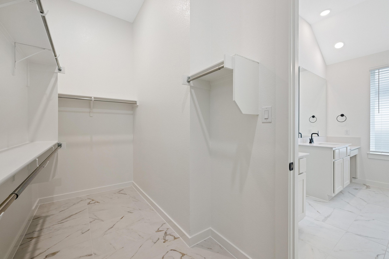 120 Fox Run Georgetown, TX 78628 - Photo 11 of 30 a view of bathroom