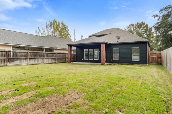 a view of a house with a backyard