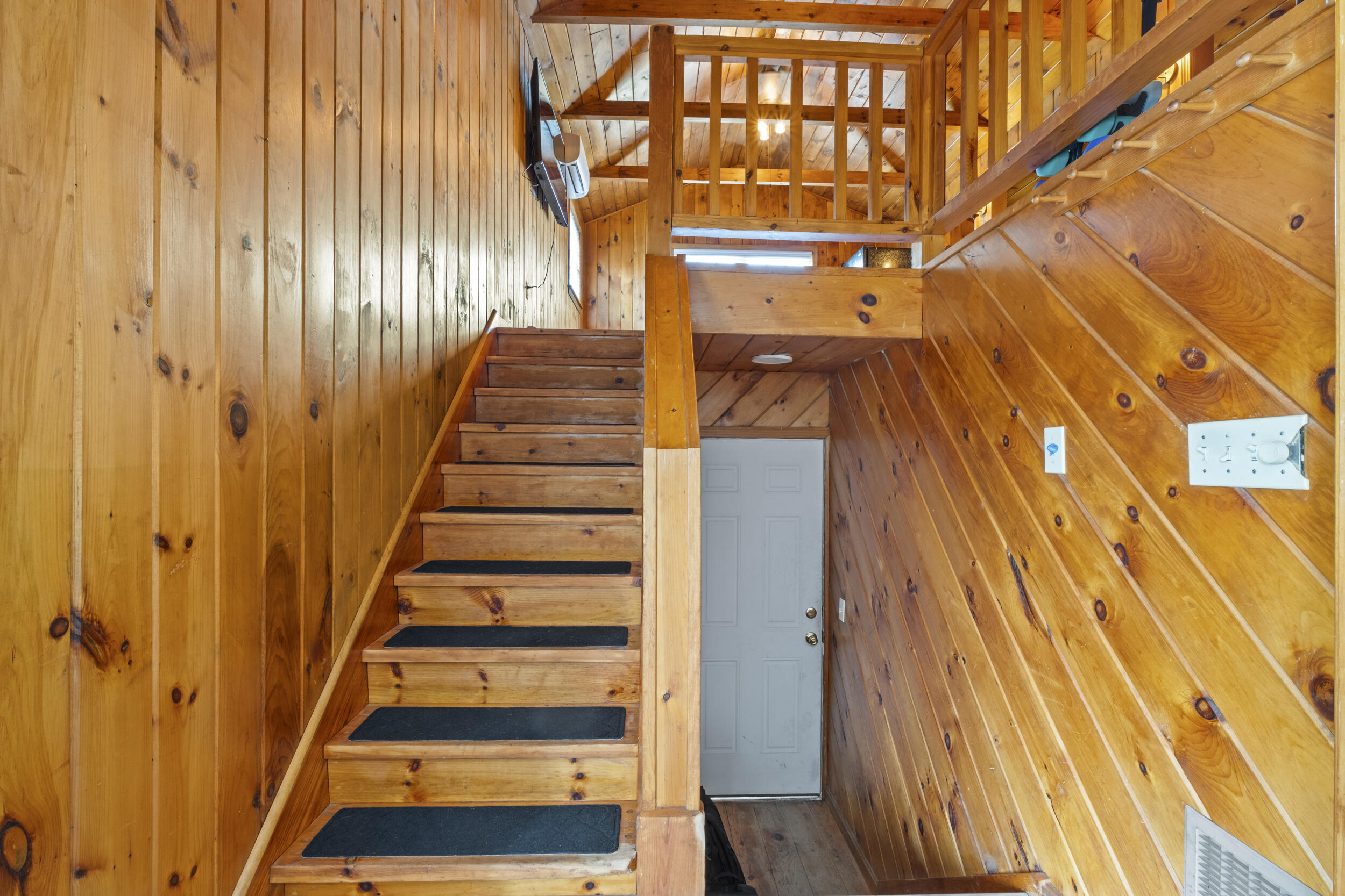 446 Eastern Avenue Augusta, ME 04330 - Photo 27 of 45 446_eastern_ave-interior-22