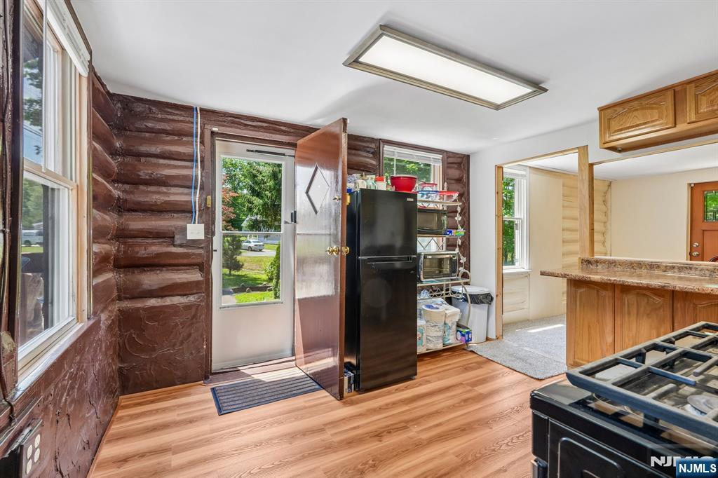 52 North Road Wayne, NJ 07470 - Photo 5 of 33