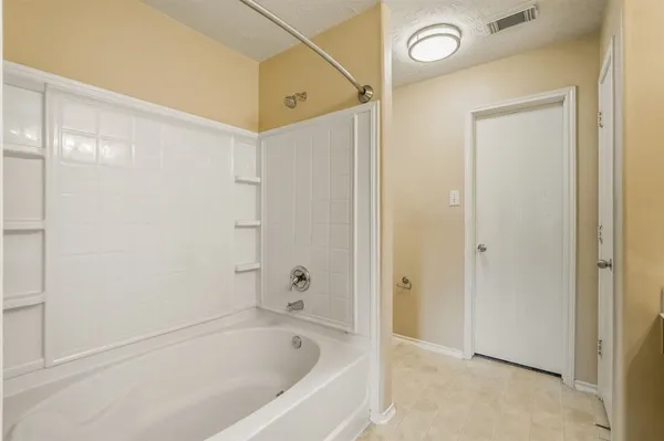 $2,300 | 11506 Harbour Lake Court, Humble, TX 77396