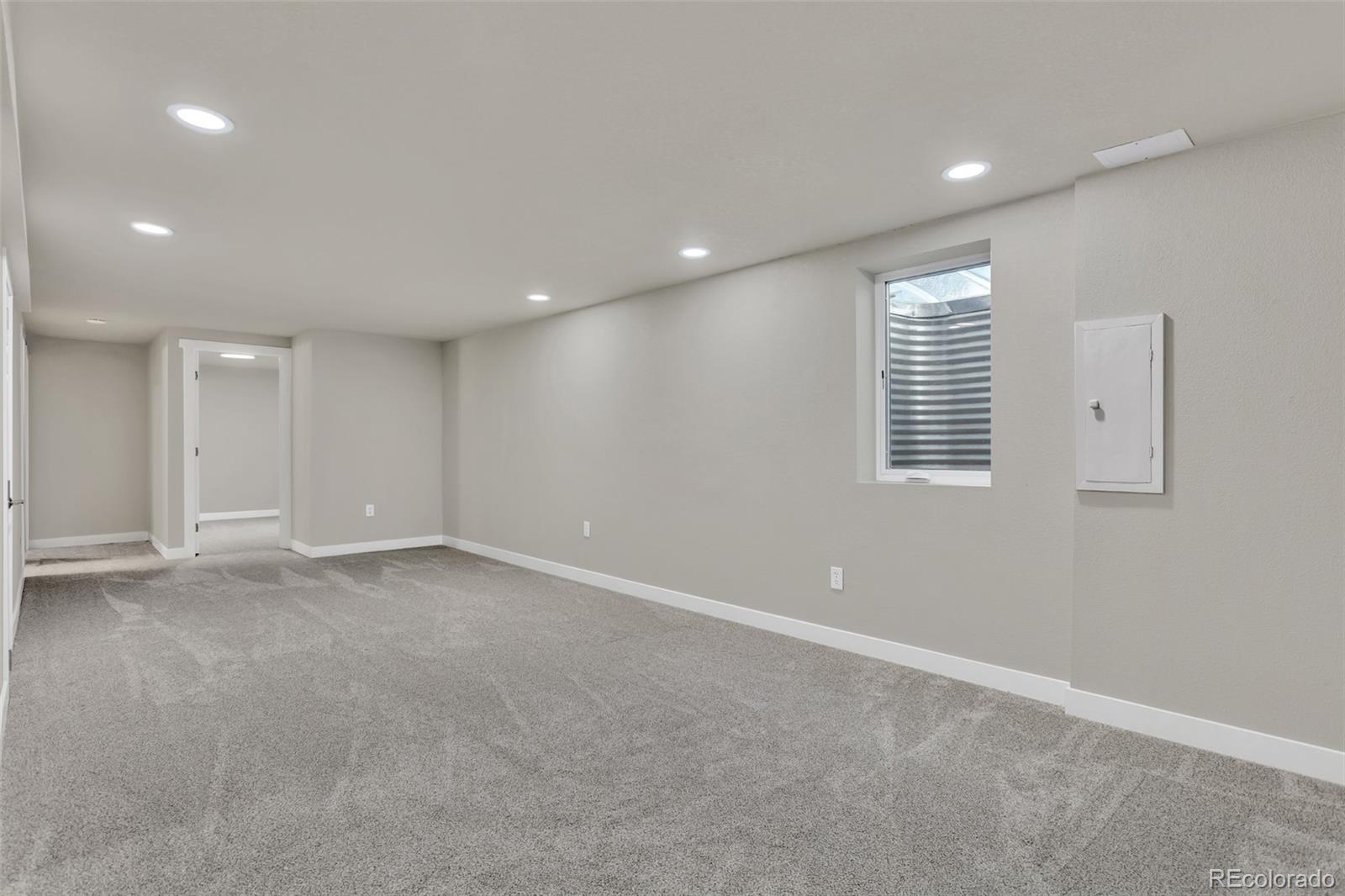 2787 South Helena Way Aurora, CO 80013 - Photo 17 of 26 a view of an empty room with a window