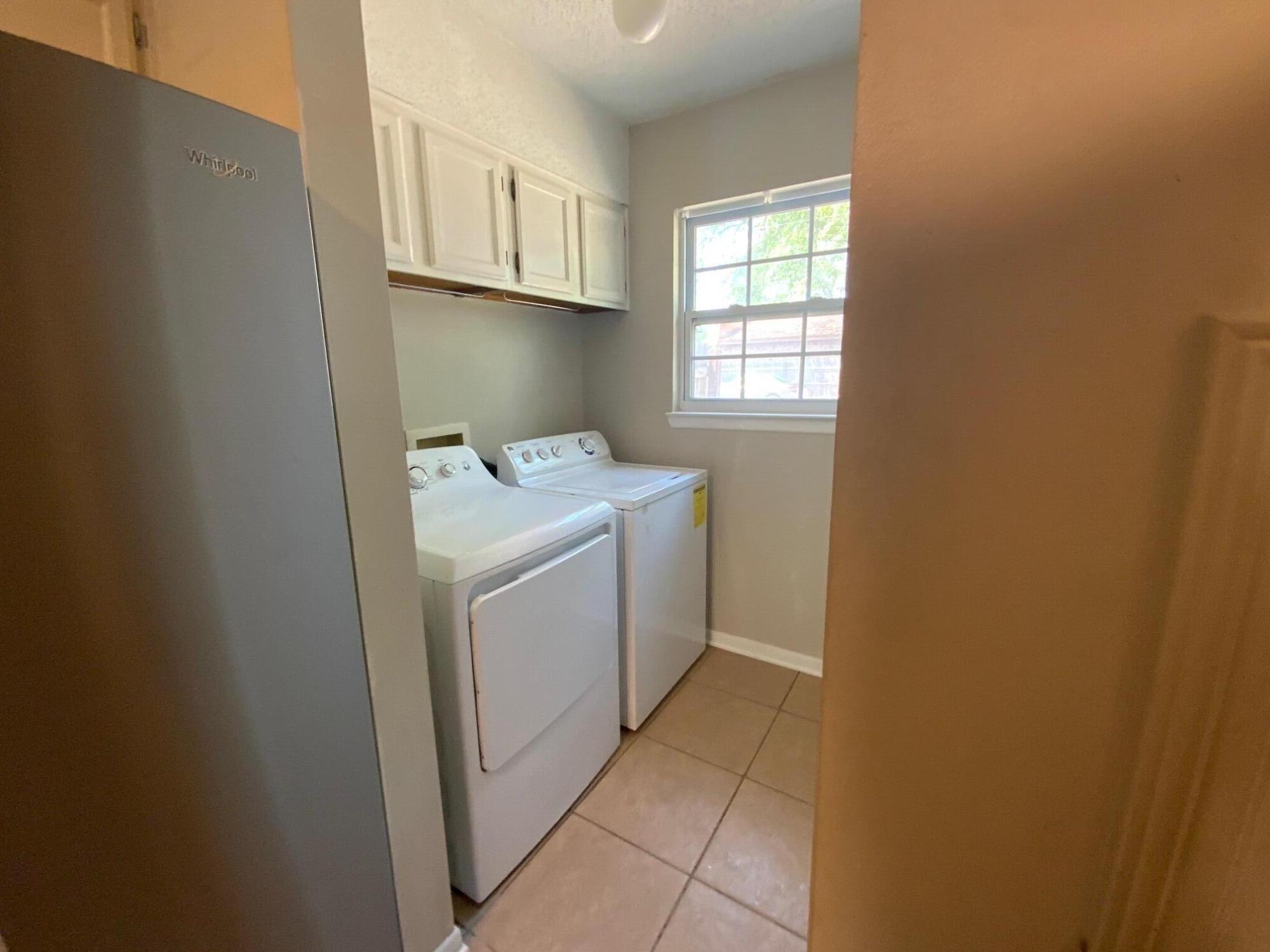 830 Shadow Lane Fort Walton Beach, FL 32547 - Photo 8 of 11 a utility room with dryer and washer