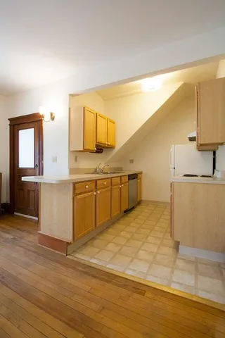 $2,200 | 7-1 Fletcher Place, Burlington, VT 05401