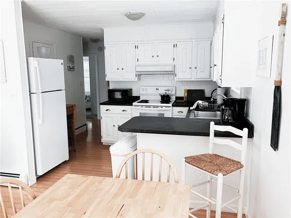 $4,400 | 10 Burbank Avenue, Narragansett, RI 02882