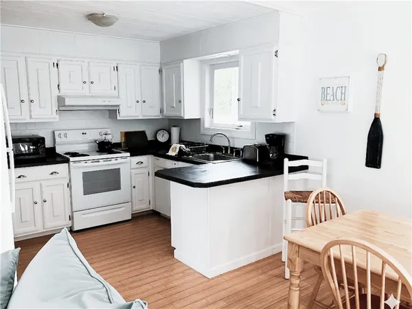 $4,400 | 10 Burbank Avenue, Narragansett, RI 02882