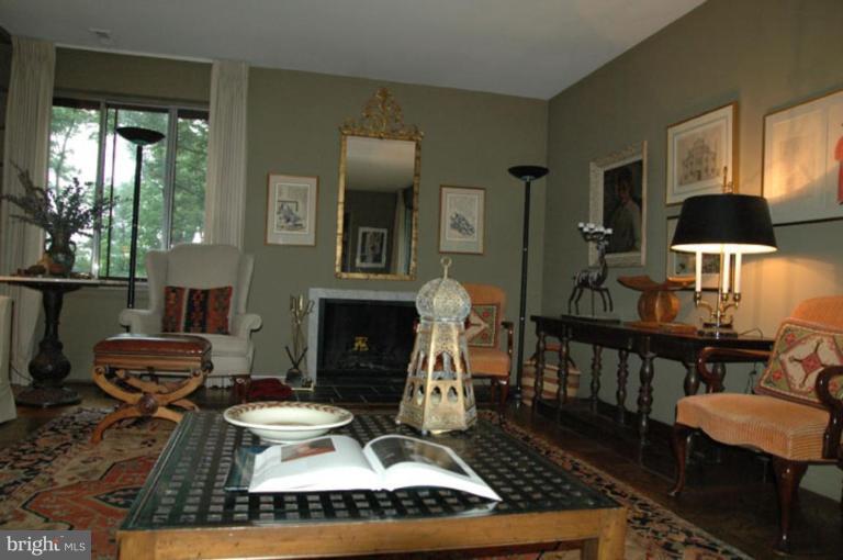 117 Cross Keys Road, Unit R117E Baltimore, MD 21210 - Photo 20 of 22 a living room with furniture and a fireplace