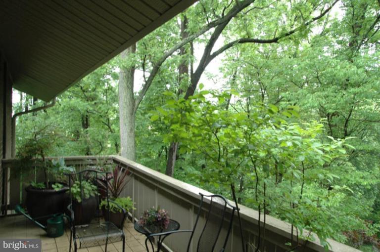 117 Cross Keys Road, Unit R117E Baltimore, MD 21210 - Photo 7 of 22 a view of balcony with yard and outdoor seating
