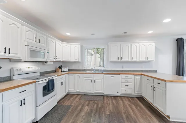 $399,900 | 3102 8th Avenue Northwest, Faribault, MN 55021