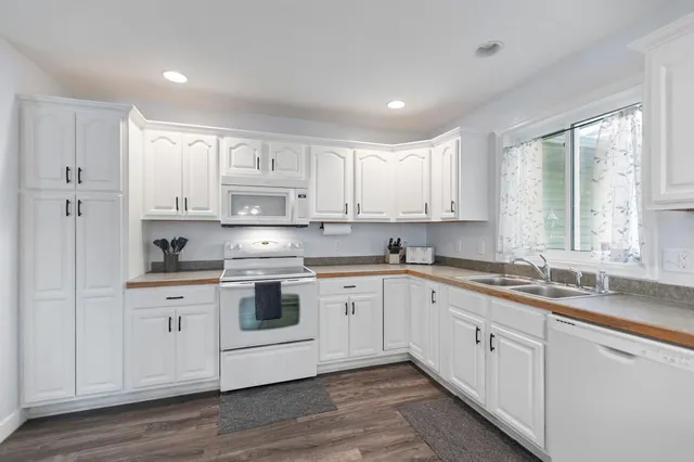 $399,900 | 3102 8th Avenue Northwest, Faribault, MN 55021